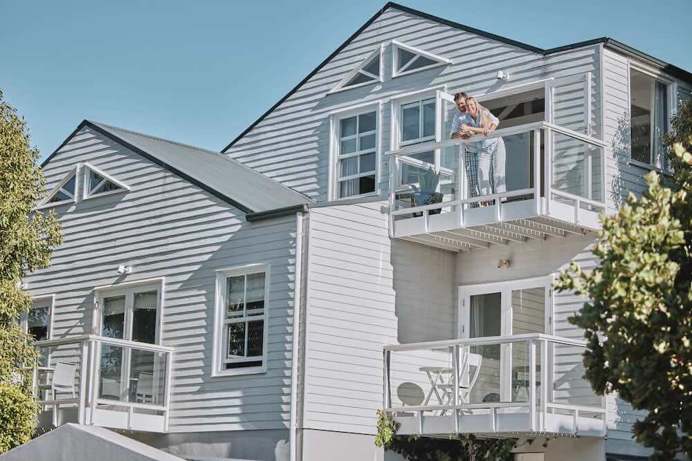 signs your home needs to be repainted fi